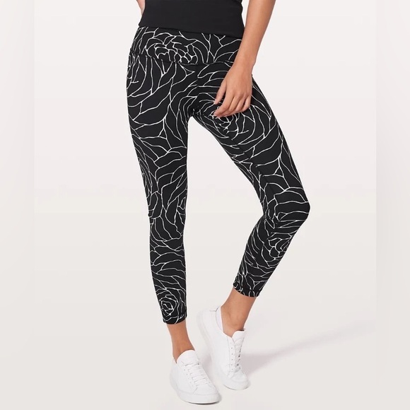 lululemon athletica Pants - Lululemon wunder under high rise tight radiate rose black and white size 4